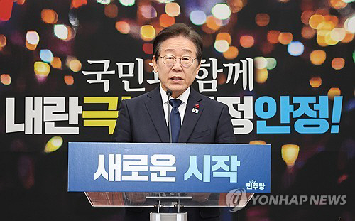 더불어민주당 이재명 대표가 15일 오전 국회에서 열린 기자회견에서 발언하고 있다. 연합뉴스